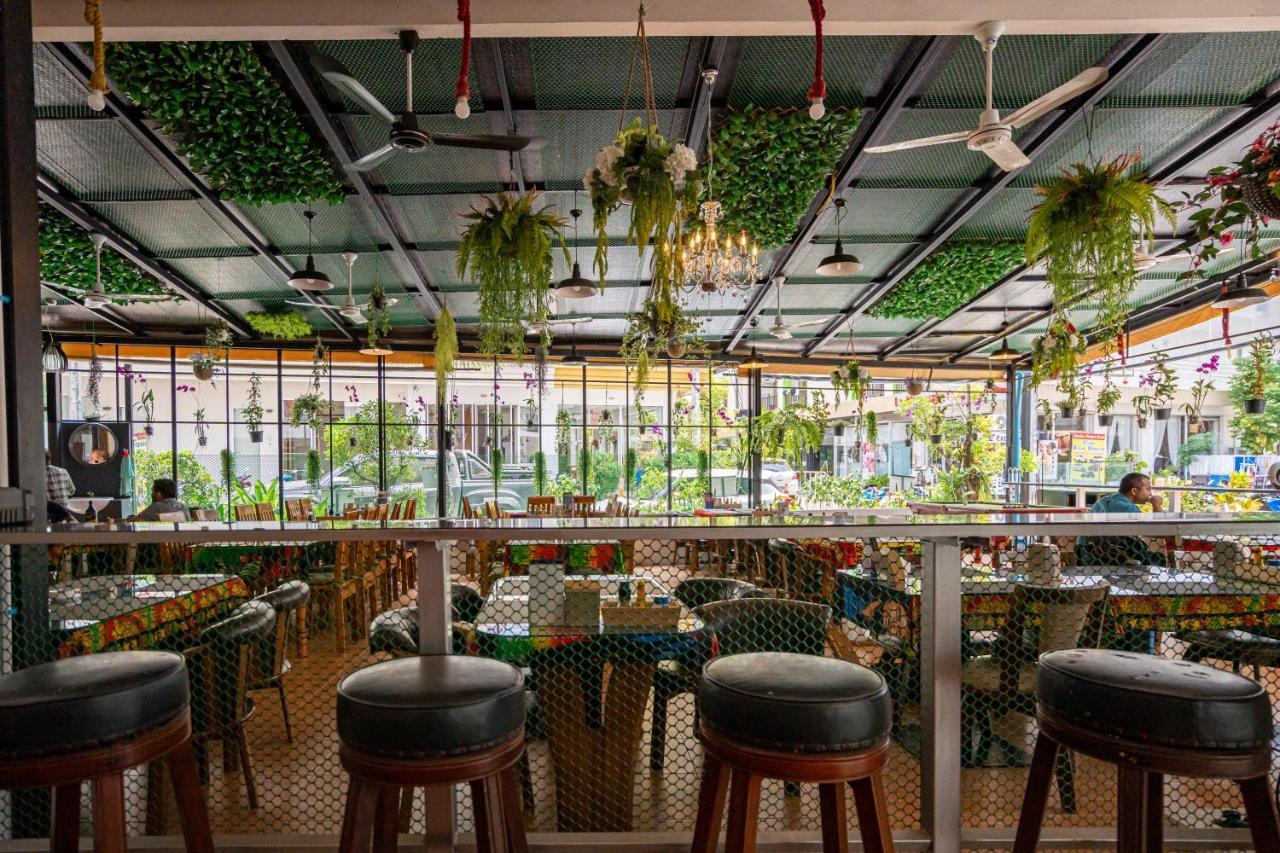 Hotel Santi White House Patong Exterior foto